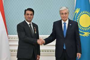 Президент Рустами Эмомалиді «Достық» орденімен марапаттады