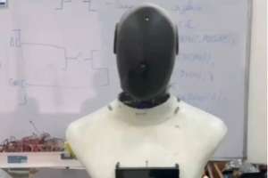 Астаналық мектепте адамға ұқсас робот құрастырып шығарылды (ВИДЕО)
