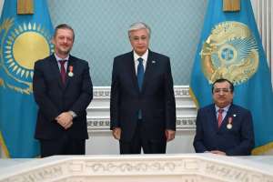 Президент Эндрю Парсонс пен Маджид Рашедті «Достық» орденімен марапаттады