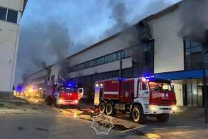 Астанада базардағы өртті сөндіру кезінде үш құтқарушы жарақат алды