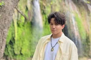 Димаш Құдайберген «Тау ішінденің» жаңа нұсқасымен желідегілерді тәнті етті