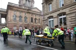 Ливерпульде футбол жанкүйерлерін көлік басып кетті