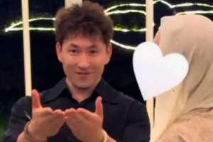 «Әйел ұратынын біле ме екен?!»: «Меломен» тобының әншісі Ғабит Бибасыұлы бейтаныс қызбен көзге түсті