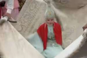 «Кілеммен- шығарғаны несі?»: желіде Сәкен Майғазиевтің келінінің ұзатуы қызу талқыланып жатыр