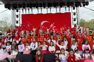 Астаналық жас өнерпаздар Түркиядағы халықаралық фестивальде өнер көрсетті