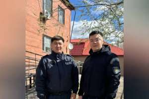 Астаналық полицейлер жоғалған қарияны тауып, отбасына табыстады