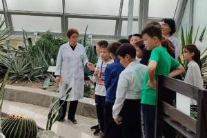 «Таза Қазақстан»: елордалық оқушылар Ботаникалық баққа экскурсия жасады
