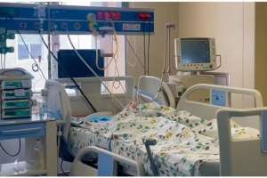 4 бала терезеден құлап, екеуі қаза тапты: елордалық дәрігерлер үндеу жасады