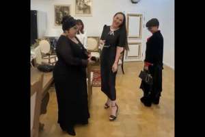 «Туфлиіңді шеш»: Мақпал Жүнісова Гүлнұр Оразымбетоваға ескерту жасады