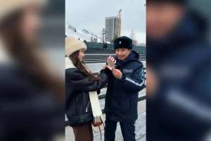 Астаналық сарбаздар қыз-келіншектерге ерекше сый жасады