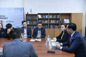 Астанада журналистер сенатор Бибігүл Жексенбаймен Президент Жолдауын талқылады