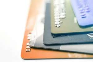 Онлайн-несие ережелері өзгереді: 55 жастан асқандарға шектеу қойылмақ