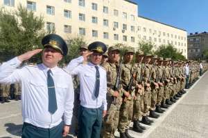 Шымкентте 400-ге жуық жас сарбаз әскери ант қабылдады
