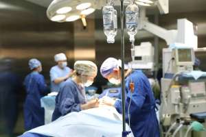 Астанада нейрохирургтар үш айлық сәбидің миынан үлкен ісікті алып тастады