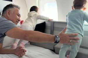 «Ертегі сияқты»: Баян Алагөзова екі кішкентай қызымен шетелде қыдырып жүр