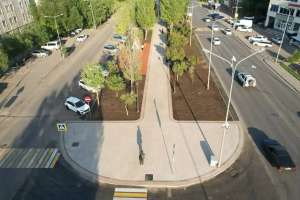 Елорда күні: Астанада коммуналдық қызметкерлер гүлзары ашылды