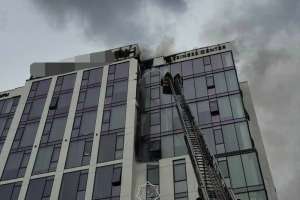 Астанадағы бизнес-орталықтардың бірінен өрт шықты (ВИДЕО)