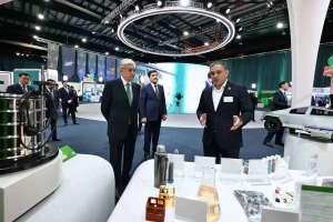 Тоқаев «Таза Қазақстан» экофестиваліне арналған көрмені тамашалады