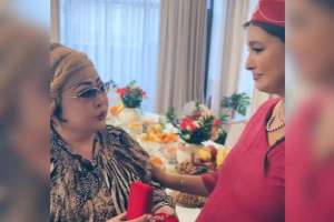 Әнші Бүркіттің әйеліне гауһартасты әшекей сыйлаған Мақпал Жүнісова жұртты сүйсінтті