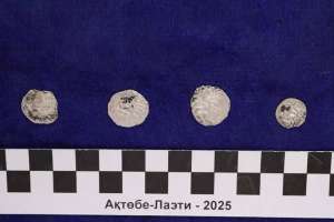 Атырау маңында сирек кездесетін көне күміс тиындар табылды