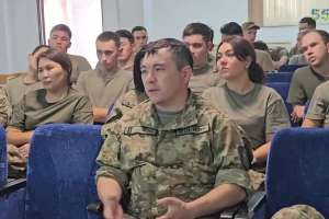 Қарағандыда әскери қызметшілерге қаржылық сауаттылық бойынша дәріс өтті