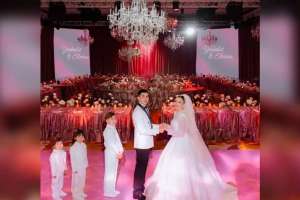 «Жыл тойы»: Ерболат Жанабылов 12 жылдан кейін әйеліне дүркіретіп той жасап берді