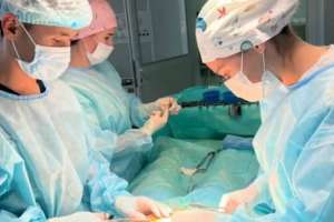 Дәрігерлер бүлдіршіннің асқазанынан бір келі шаш алды