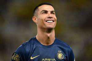 «Әйелінің көзіне шөп салғаны үшін»: Криштиану Роналду 99 рет дүре соғу жазасына кесілгені рас па