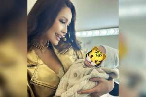 «Баласы ма, күйеуге шығып па еді?»: Оқырмандар Жанар Дұғалованың сәби құшақтаған суретін талқылады