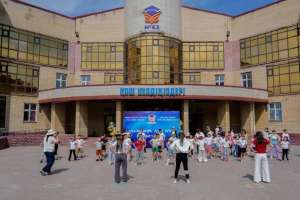 Лагерьде балаларға қолөнер және ағаш өңдеу бойынша дәрістер өтіп жатыр