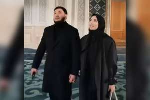 «Орамал жарасады»: Айжан Байзақова мешітте түсірілген ерекше видео жариялады