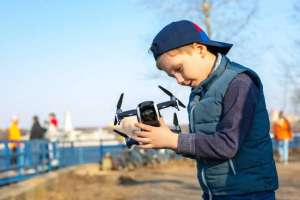 Еліміздің 1 100 мектебінде дрондарды басқаруға үйретеді