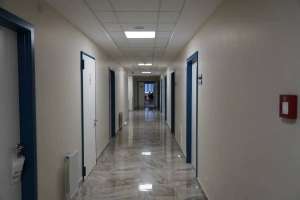 Автобус апатында аяғынан айырылған қыздың отбасына баспана беріледі – Жеңіс Қасымбек