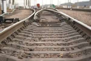 Алматыда пойыз үстіне шығып кеткен бала токқа түсті