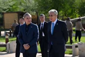 Қасым-Жомарт Тоқаев пен Гурбангулы Бердімұхамедов «Этноауыл» кешеніне барды