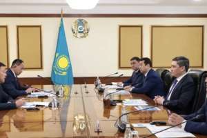 Олжас Бектенов пен Чжан Цихай мақта-тоқыма кластерін құру мәселесін талқылады