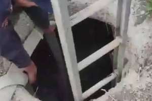 Абай қаласында әйел тереңдігі 3 метр болатын ашық жатқан құдыққа құлап кетті