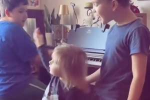 «Тау ішінде» әнін Сербиялық фанаттар орындап, желідегілерді тәнті етті