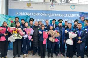 Астаналықтар Азиаданың тарихи алтынын алған шорт-трекшілерді қарсы алды