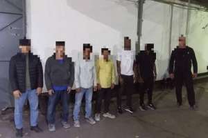 Алматыда заңсыз жүрген шетелдіктер елден қуылды