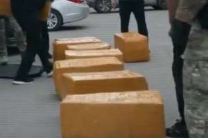 Астанада екі ер адамнан 270 келіден астам есірткі мен тапанша тәркіленді