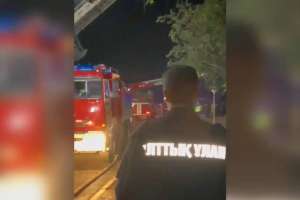 Ұландықтар жанып жатқан үйден тұрғындарды құтқарды