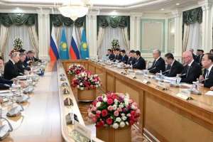 Мемлекет басшысы Ресей Президентімен кеңейтілген құрамда келіссөз жүргізді