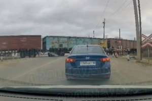 Семейде вагон арасымен өтпек болған әйелді пойыз басып кетті (видео)