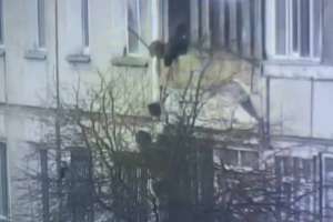 Ақмола облысында полицейлер бүтін бір отбасыны жанып жатқан пәтерден құтқарды