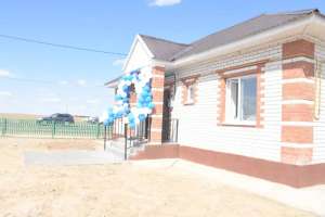 Ақтөбеде тағы бір ауыл тұрғындары жаңа үйлердің кілтін алды