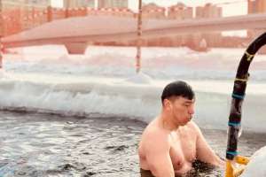 Мұз, аяз және эйфория: Астаналық «морждар» суық суға түсуге шақырады