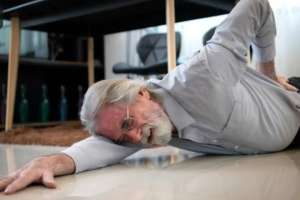 Теміртауда жасөспірімдер жалғызбасты қартты ұрып-соққан