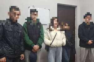 Бойжеткенмен танысқан жігіттер ақшасыз қалған: Алматыда қарақшылар тобы ұсталды