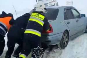 Жетісу облысында қар құрсауында қалған 12 адам құтқарылды
